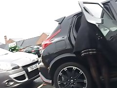 Gambe calde milf co op auto park