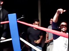 Gallo-pazzo troie partecipa ad un contest succhia